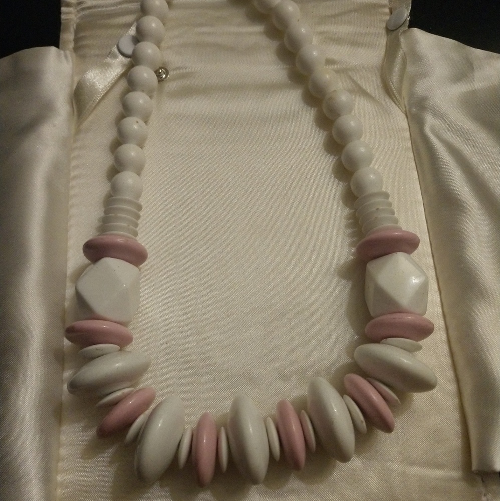 VINTAGE NECKLACE
